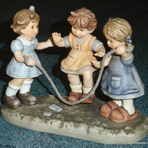Goebel Berta Hummel "Jump For Joy" Figurine #231 With Box - Girls Jumping Rope!